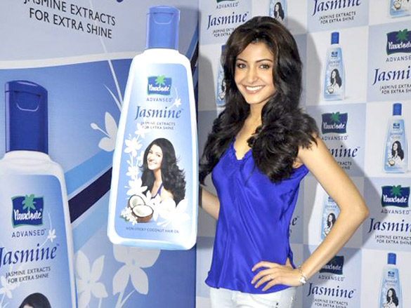 anushka sharma launches parachute jasmine coconut hair oil 10