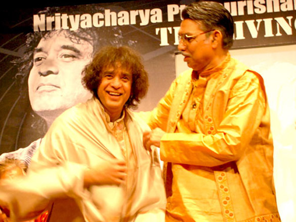 pandit shiv kumar sharma and zakir hussain at the living legends 4