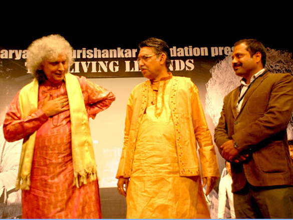 pandit shiv kumar sharma and zakir hussain at the living legends 6