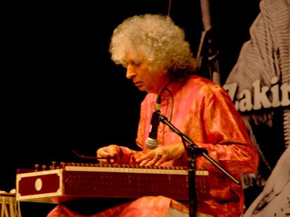 pandit shiv kumar sharma and zakir hussain at the living legends 9
