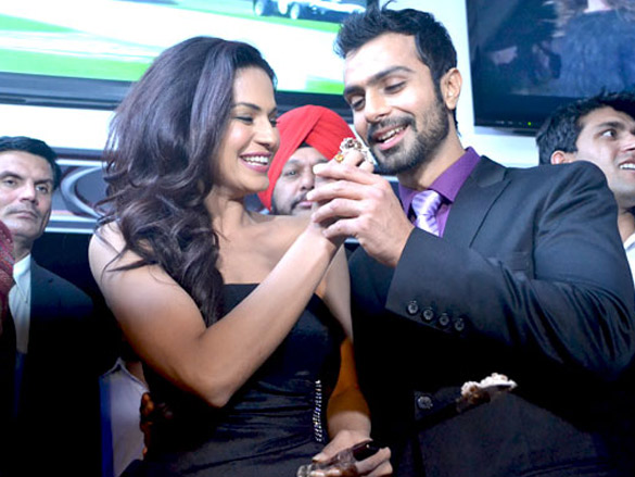 veena malik celebrates her birthday with ashmit patel 3