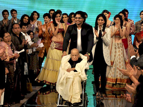 a k hangal at gitanjali cyclothon fashion show 2011 2