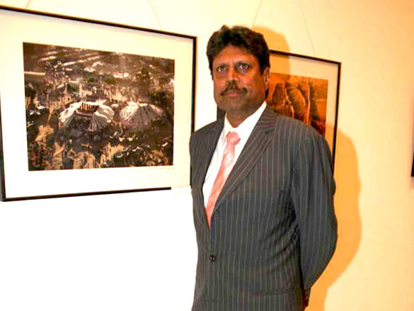 ajitabh bachchan and kapil dev at art htu lens exhibition 5