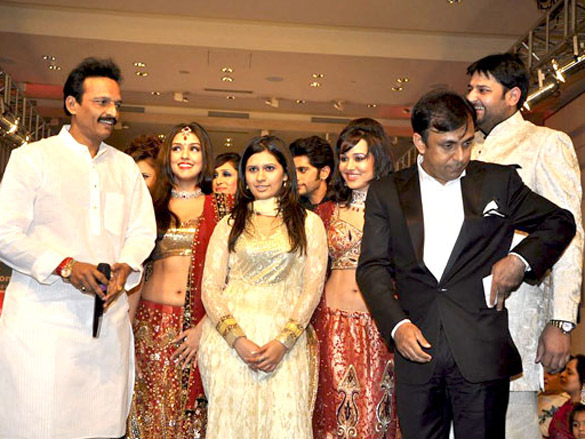 aarti chabria priyanka kothari and many others walk for manali jagtap 2