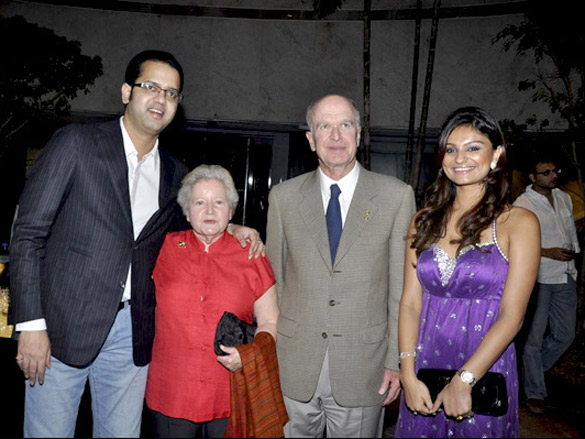 tv celebs grace bruce paisner ita dinner 2