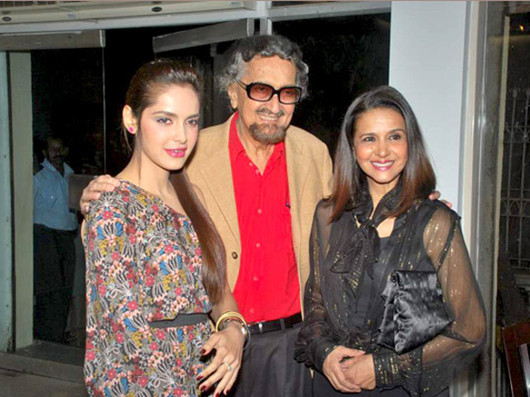 shazahn padamsee graces art event 4
