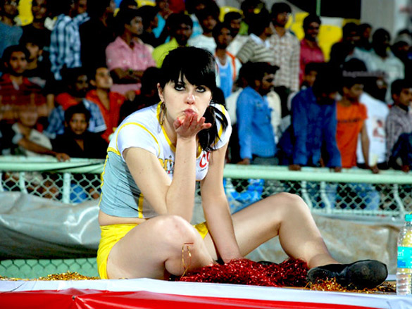 salman khan and genelia dsouza at ccl vizag cricket match 12