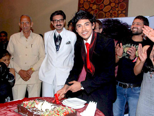 jeetendra and ashmit patel at harsh nagars birthday bash 3