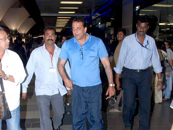 sanjay dutt spotted at international airport 5