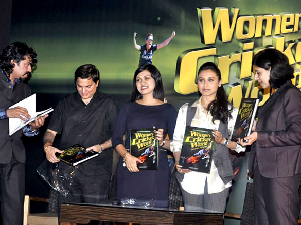 rani mukherjee and devita saraf unveil www womenscricketworld com 3