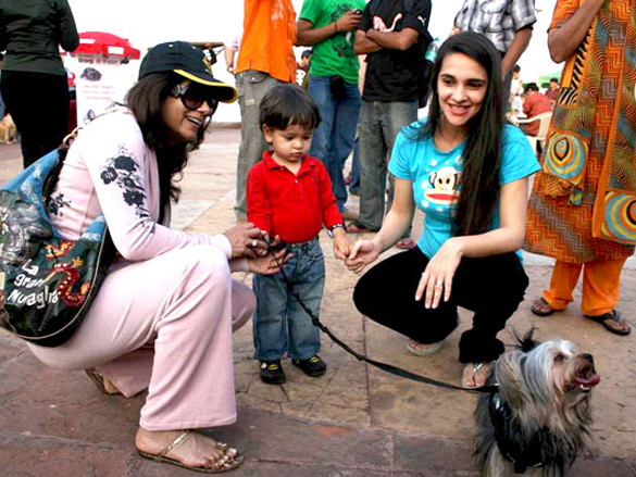 zayed khan at farzana contractors dog show 9