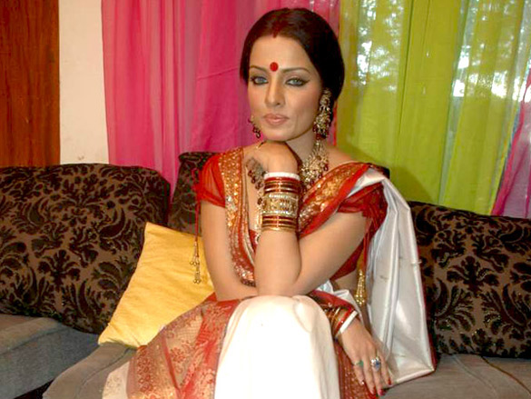 celina jaitly shoots for x age mobile 4