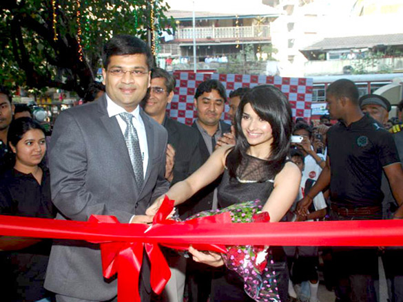 prachi desai inaugurates gitanjali maya store 2