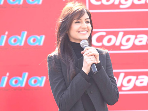 anushka sharma at colgate idas guinness world record event 3