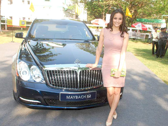 ness wadia with gladrags models at cn wadia cup 8