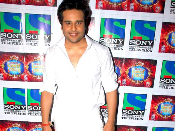 tusshar and sonu sood on the sets of comedy circus 5