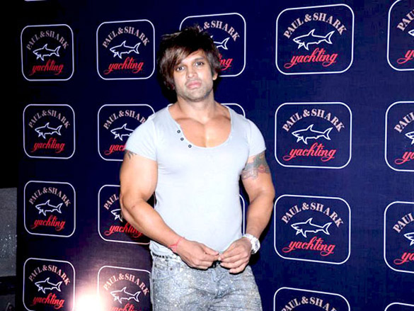 preity and shahid at the paul and shark yachting launch 20