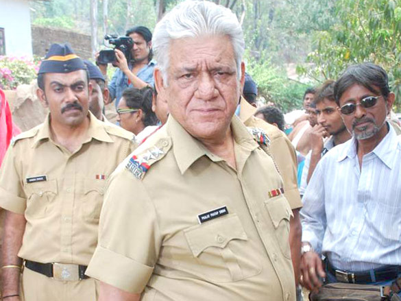 on the sets of bin bulaye baarati 7