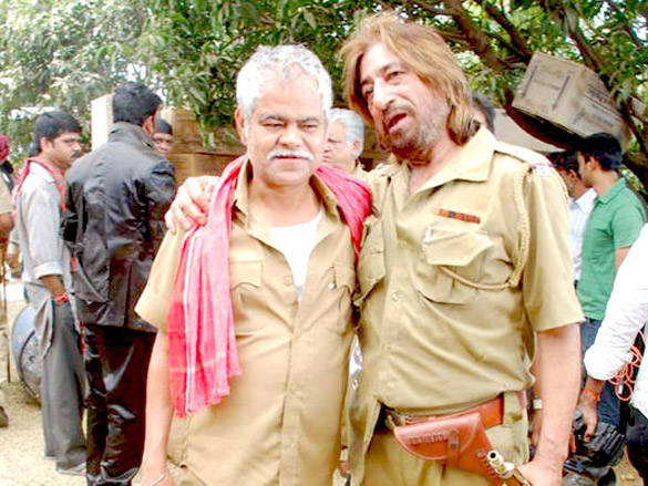 on the sets of bin bulaye baarati 8