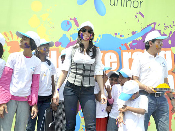 yana at a holi event organised by uninor 8
