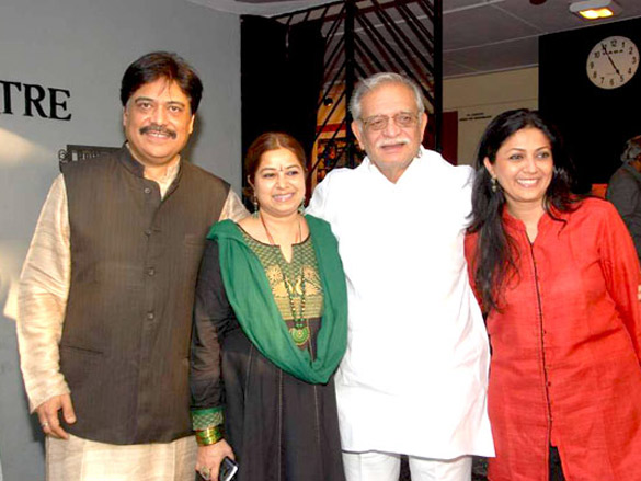 shashi kapoor at the premiere show of rekha bhardwajs play 3