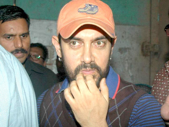 aamir khan spotted at filmistan 4