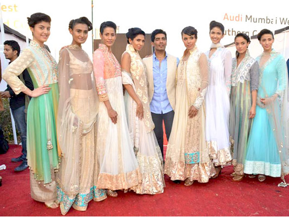 manish malhotras fashion show at polo match 2
