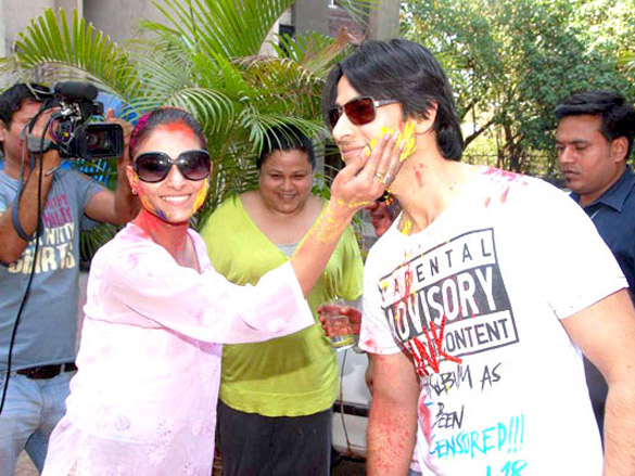 ekta kapoor sanjay gupta and kiran bawa celebrate holi 7
