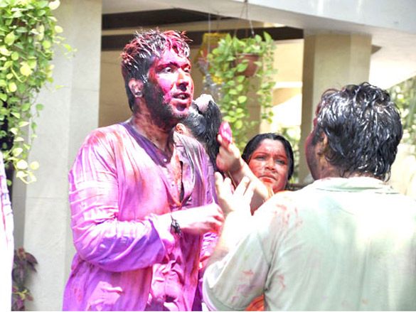 bappi lahiri celebrates holi in style 7