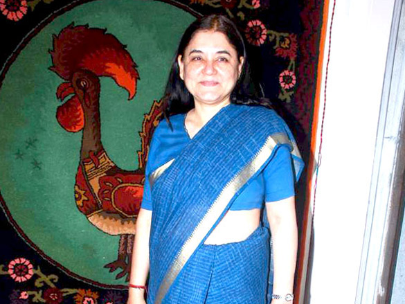 milind soman and maneka gandhi at group art show hosted by sunil sethi 6
