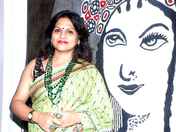 milind soman and maneka gandhi at group art show hosted by sunil sethi 10