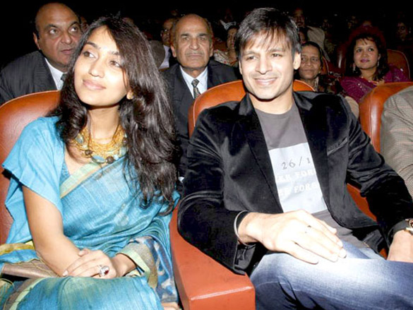 vivek oberoi at aurogold tribute event for friends we lost at terror attacks 3