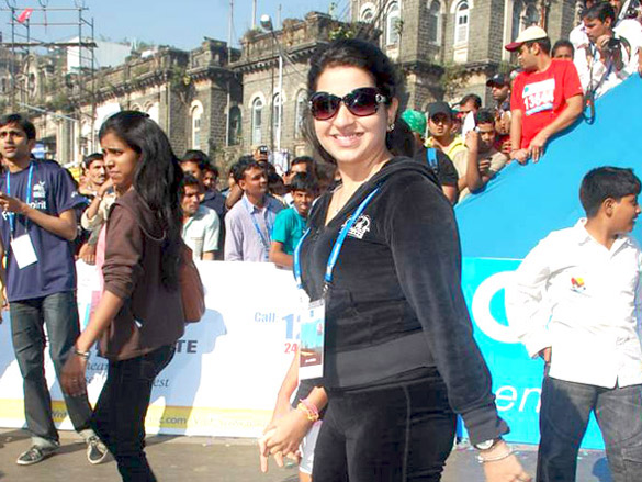 john deepika and other celebs at standard chartered mumbai marathon 2011 12