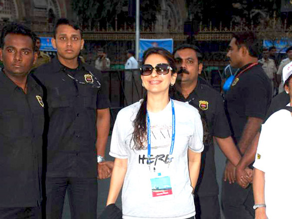 john deepika and other celebs at standard chartered mumbai marathon 2011 14