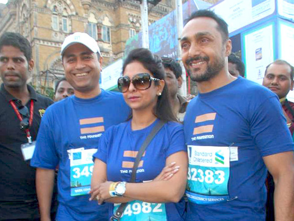 john deepika and other celebs at standard chartered mumbai marathon 2011 17