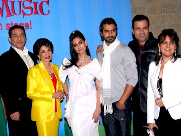 ashmit ronit roy and lucky morani at loop sound of music fashion show 3