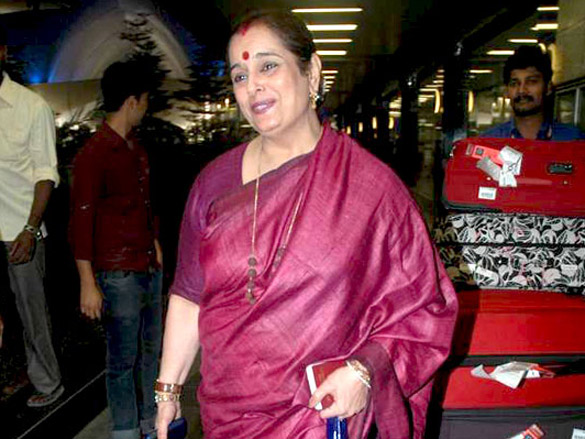 aishwarya vidya and others arrive from zee cine awards 2011 11