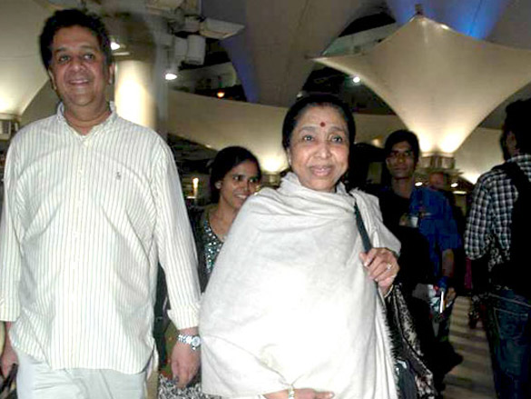 aishwarya vidya and others arrive from zee cine awards 2011 12
