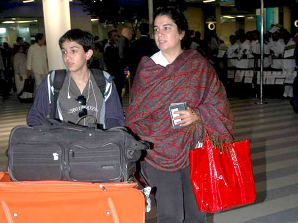 aishwarya vidya and others arrive from zee cine awards 2011 17