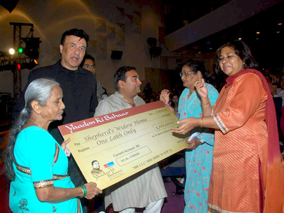anu malik at dr batras charity concert for aged widows 2