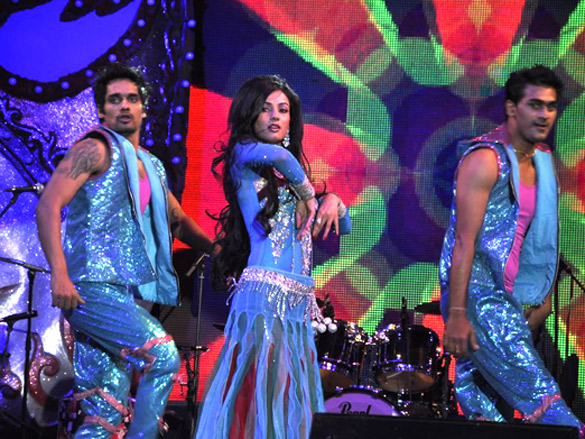 malaika arora and sonal chauhan sizzle at aamby valley glitterrati 2011 bash 6