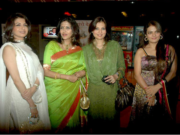 poonam jhawer sheeba and bhagyashree at the marathi film awards 2011 3