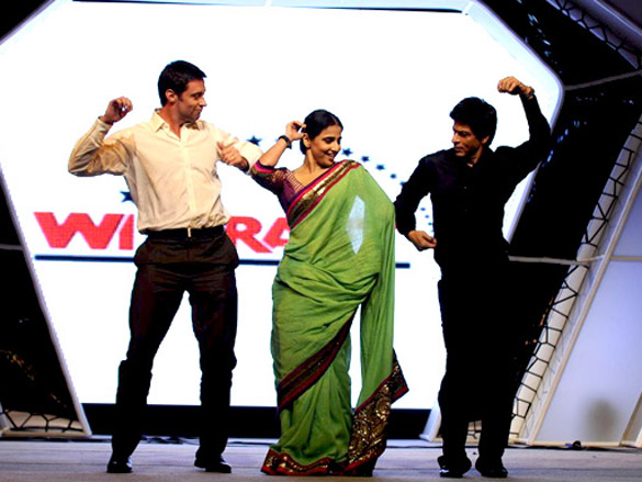 srk aishwarya and hugh jackman at ficci frames 2011 excellence awards 4
