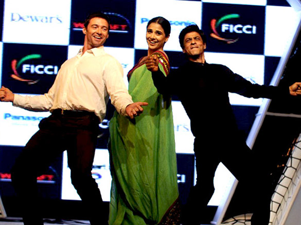 srk aishwarya and hugh jackman at ficci frames 2011 excellence awards 5