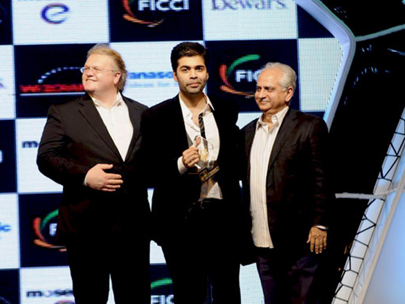 srk aishwarya and hugh jackman at ficci frames 2011 excellence awards 12