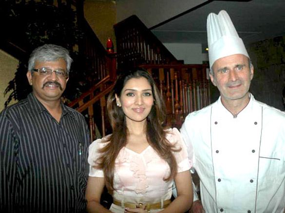 narmmadaa ahuja with chef claudio at grillopollis 2