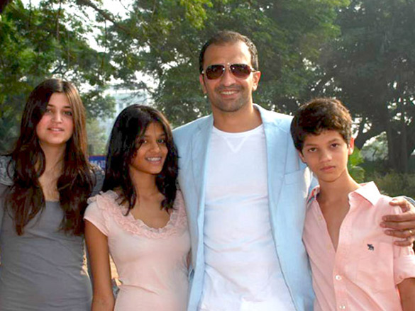 saif ali khan at mid day race 11