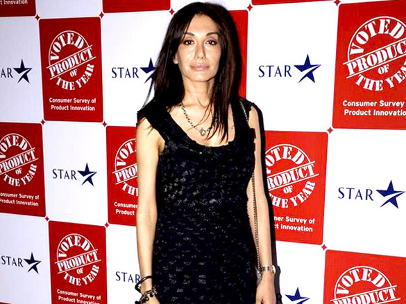 zeenat aman at product of the year award 11
