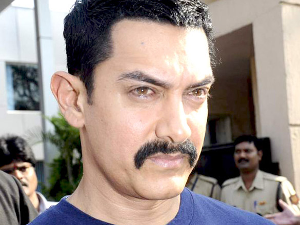 aamir preity suniel leave for mohali for india pak semi final 11