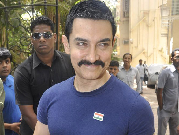 aamir khan leaves for india srilanka world cup finale 4